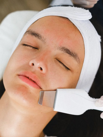 massage on woman's face